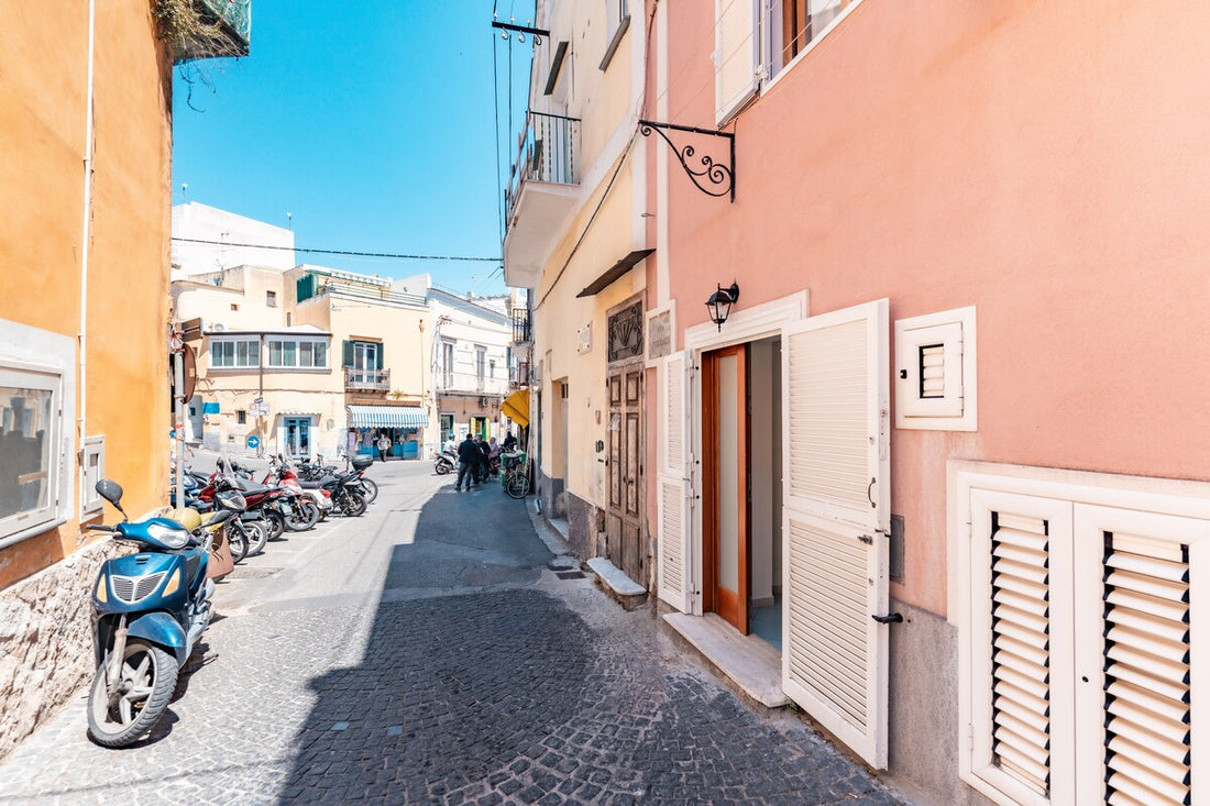 La strada di Chill House, Procida